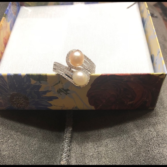 Pearl Ring - Picture 1 of 2